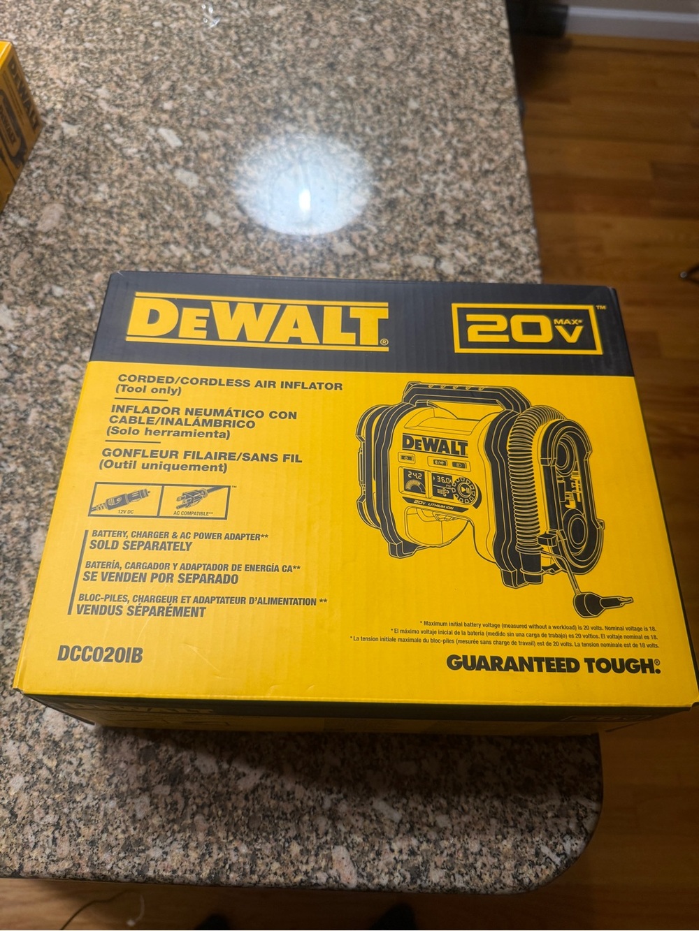 DEWALT 20V Corded/Cordless Air Inflator - Yellow/Black